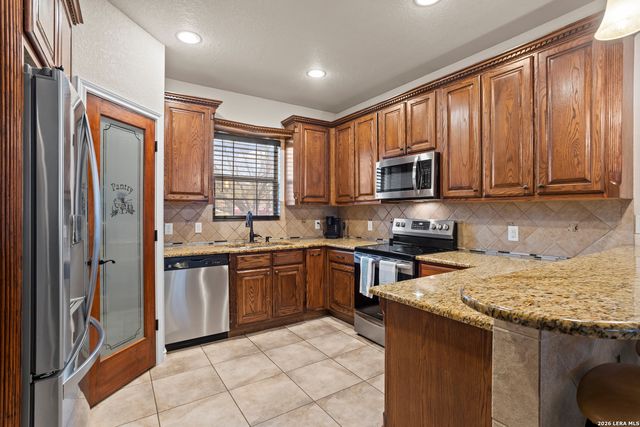 500 Wagon Train, La Vernia, TX 78121