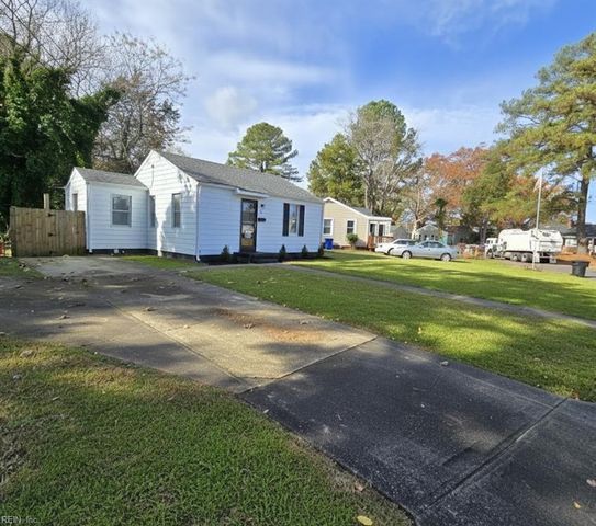 51 E Pollux CIR, Portsmouth, VA 23701