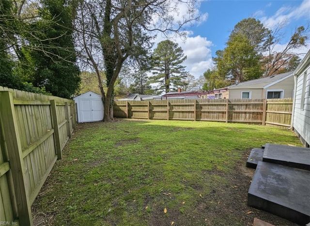 51 E Pollux CIR, Portsmouth, VA 23701