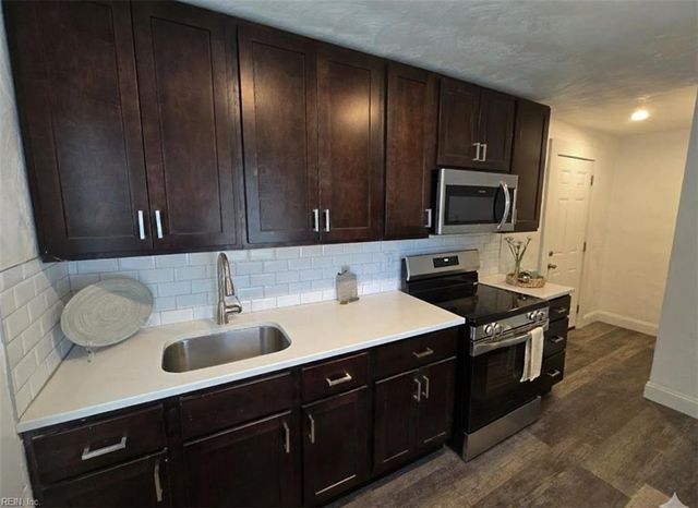 51 E Pollux CIR, Portsmouth, VA 23701