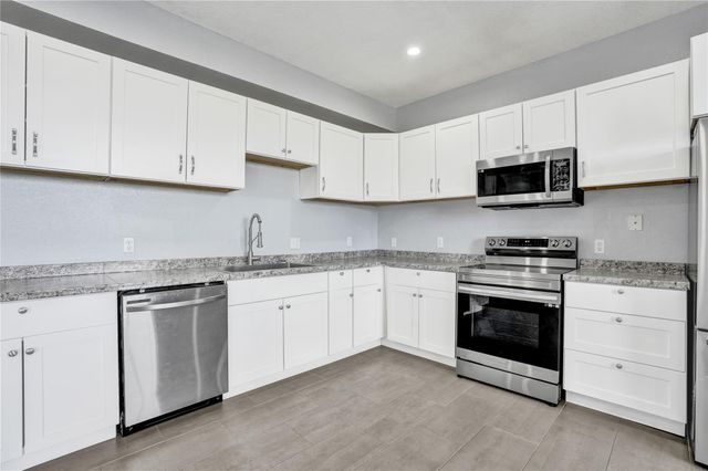 2137 Shoma Drive 156 Bldg 17, Royal Palm Beach, FL 33414