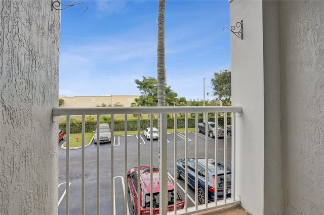 2137 Shoma Drive 156 Bldg 17, Royal Palm Beach, FL 33414