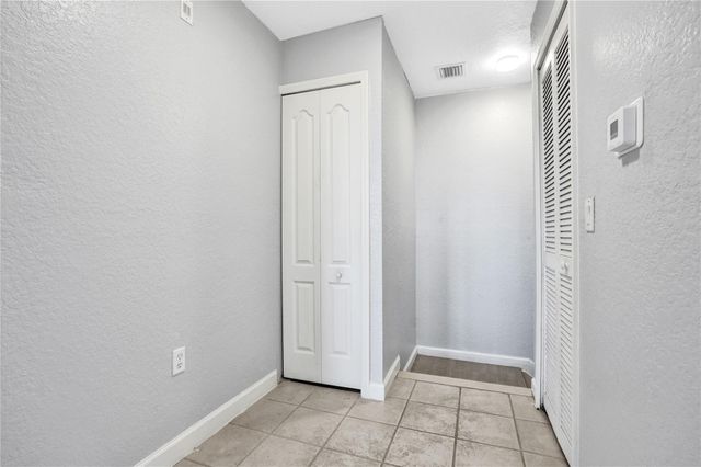 2137 Shoma Drive 156 Bldg 17, Royal Palm Beach, FL 33414