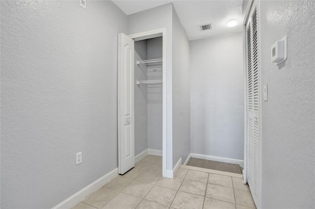 2137 Shoma Drive 156 Bldg 17, Royal Palm Beach, FL 33414
