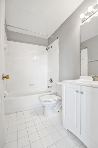 2137 Shoma Drive 156 Bldg 17, Royal Palm Beach, FL 33414