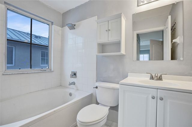 2137 Shoma Drive 156 Bldg 17, Royal Palm Beach, FL 33414