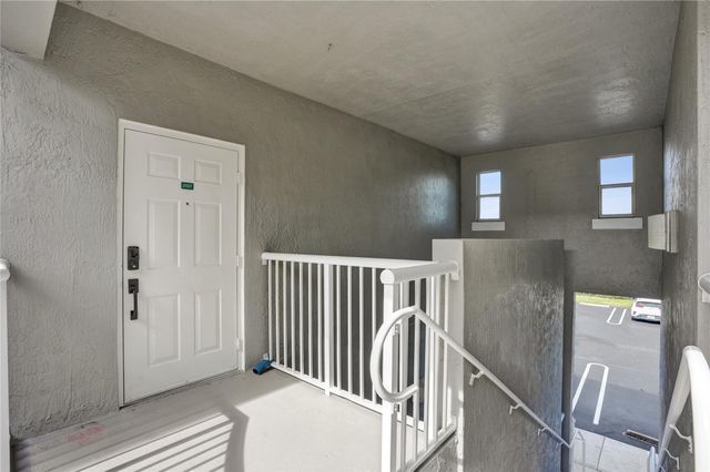 2137 Shoma Drive 156 Bldg 17, Royal Palm Beach, FL 33414