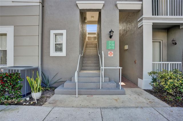 2137 Shoma Drive 156 Bldg 17, Royal Palm Beach, FL 33414