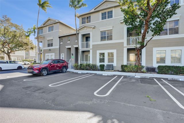 2137 Shoma Drive 156 Bldg 17, Royal Palm Beach, FL 33414