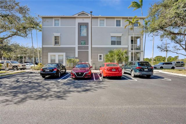 2137 Shoma Drive 156 Bldg 17, Royal Palm Beach, FL 33414