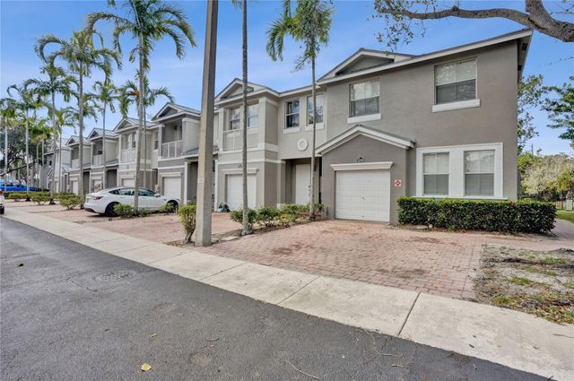 2137 Shoma Drive 156 Bldg 17, Royal Palm Beach, FL 33414