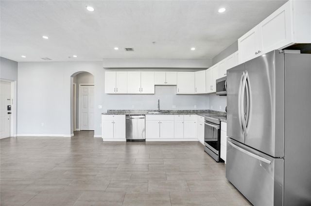 2137 Shoma Drive 156 Bldg 17, Royal Palm Beach, FL 33414