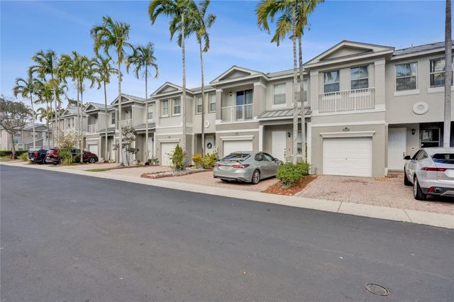 2137 Shoma Drive 156 Bldg 17, Royal Palm Beach, FL 33414