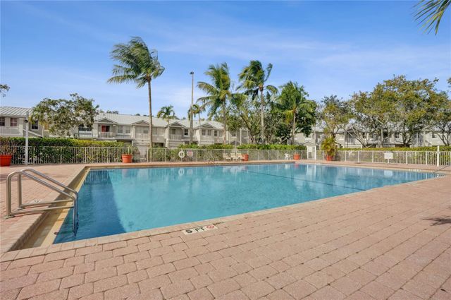 2137 Shoma Drive 156 Bldg 17, Royal Palm Beach, FL 33414