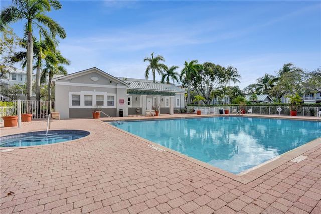 2137 Shoma Drive 156 Bldg 17, Royal Palm Beach, FL 33414