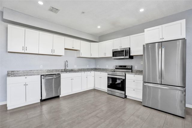 2137 Shoma Drive 156 Bldg 17, Royal Palm Beach, FL 33414