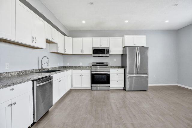 2137 Shoma Drive 156 Bldg 17, Royal Palm Beach, FL 33414