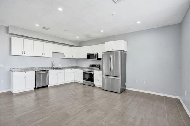 2137 Shoma Drive 156 Bldg 17, Royal Palm Beach, FL 33414