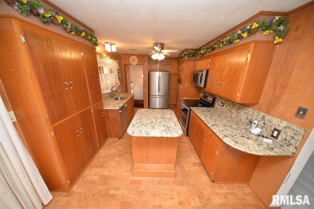 11455 E Richview Road, Mt Vernon, IL 62864