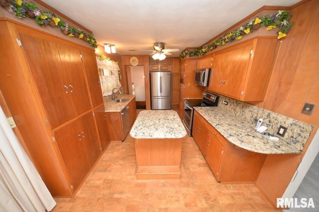 11455 E Richview Road, Mt Vernon, IL 62864