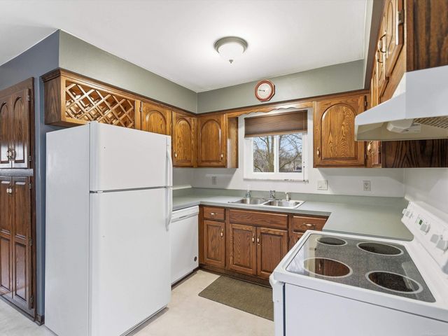 8842 Janis Street, Shelby Twp, MI 48317