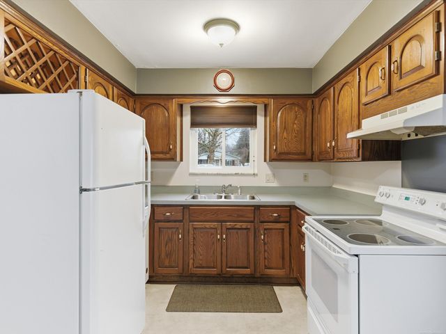 8842 Janis Street, Shelby Twp, MI 48317