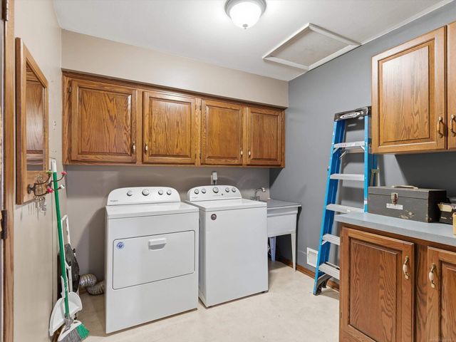 8842 Janis Street, Shelby Twp, MI 48317