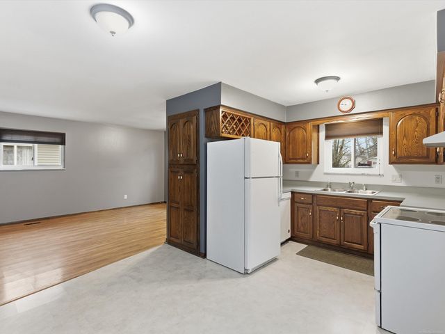 8842 Janis Street, Shelby Twp, MI 48317