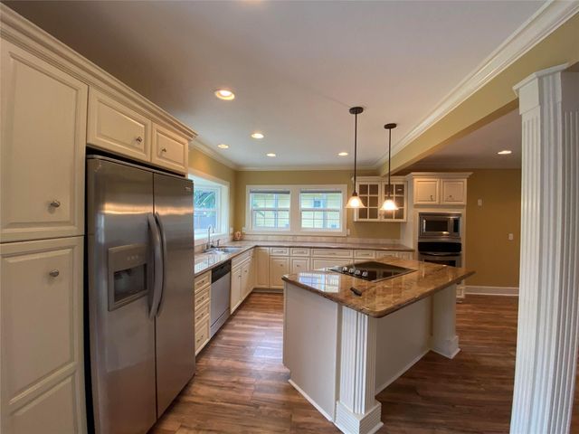 911 Hawthorne Road, Clear Lake Shores, TX 77565