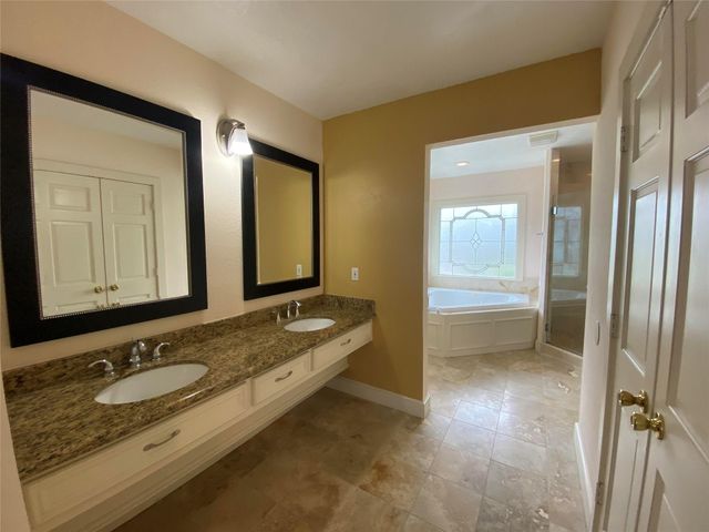 911 Hawthorne Road, Clear Lake Shores, TX 77565