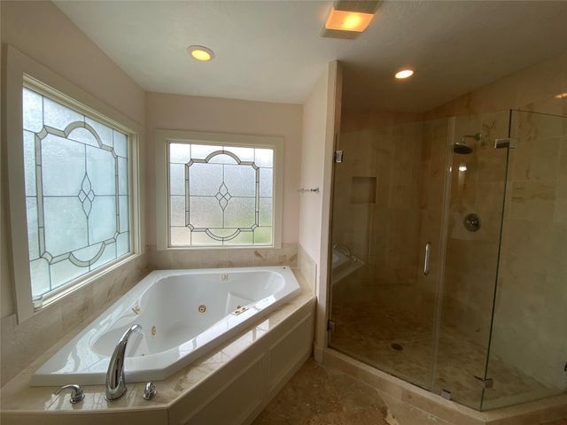 911 Hawthorne Road, Clear Lake Shores, TX 77565
