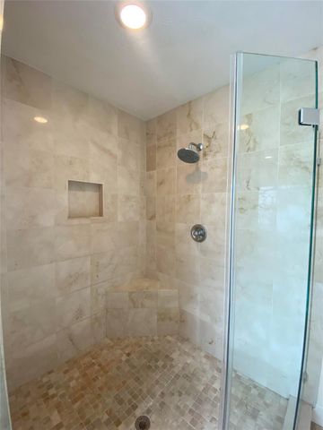 911 Hawthorne Road, Clear Lake Shores, TX 77565