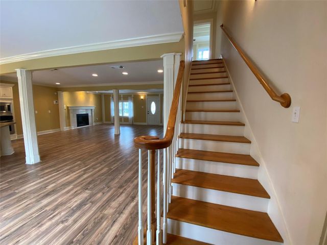 911 Hawthorne Road, Clear Lake Shores, TX 77565