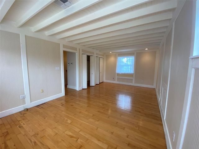 911 Hawthorne Road, Clear Lake Shores, TX 77565