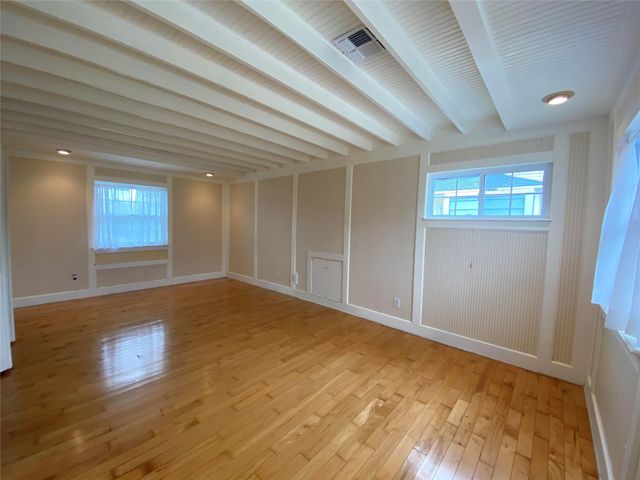 911 Hawthorne Road, Clear Lake Shores, TX 77565
