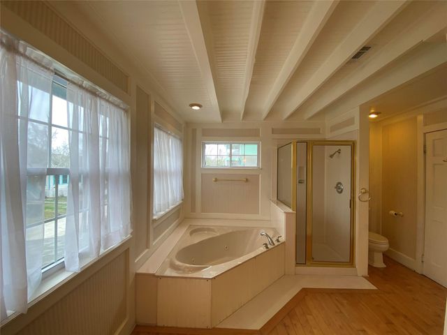 911 Hawthorne Road, Clear Lake Shores, TX 77565