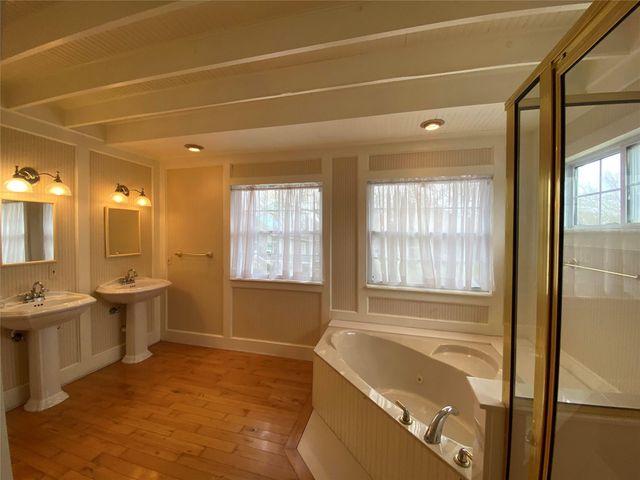 911 Hawthorne Road, Clear Lake Shores, TX 77565