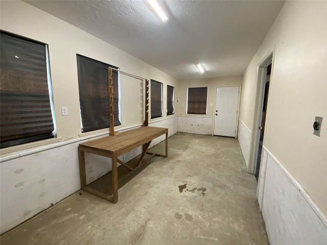 911 Hawthorne Road, Clear Lake Shores, TX 77565