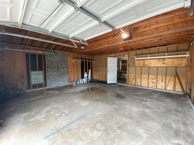 911 Hawthorne Road, Clear Lake Shores, TX 77565