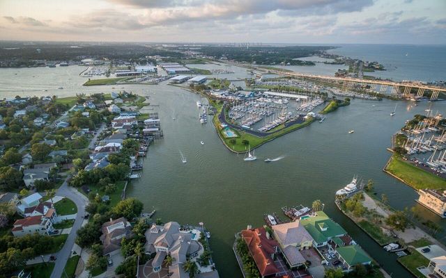 911 Hawthorne Road, Clear Lake Shores, TX 77565