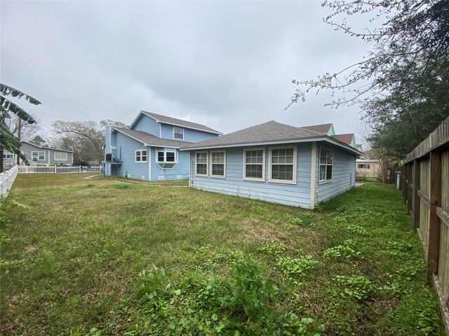 911 Hawthorne Road, Clear Lake Shores, TX 77565