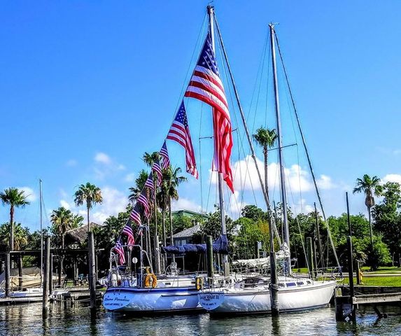 911 Hawthorne Road, Clear Lake Shores, TX 77565