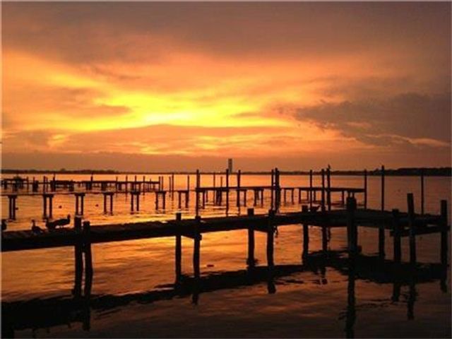 911 Hawthorne Road, Clear Lake Shores, TX 77565