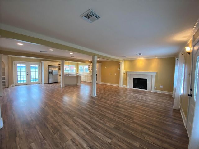911 Hawthorne Road, Clear Lake Shores, TX 77565