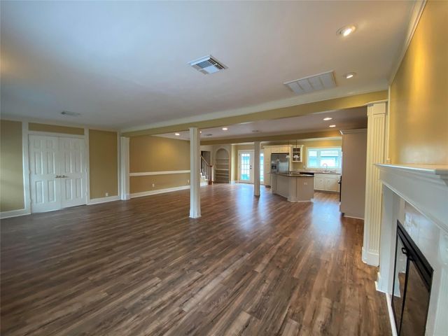 911 Hawthorne Road, Clear Lake Shores, TX 77565