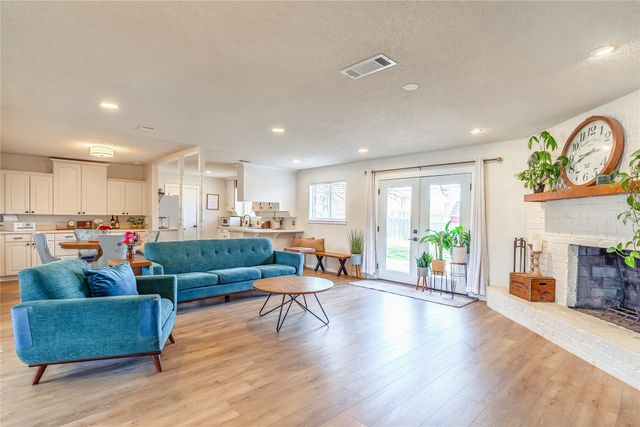 97 Regents Park, Bedford, TX 76022