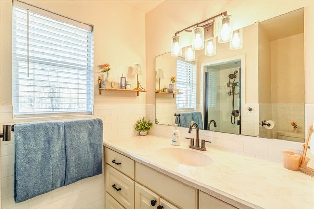 97 Regents Park, Bedford, TX 76022