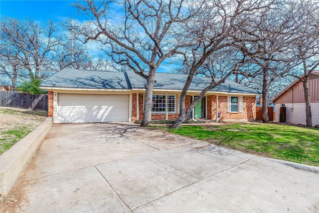 97 Regents Park, Bedford, TX 76022