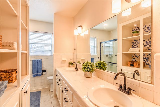 97 Regents Park, Bedford, TX 76022