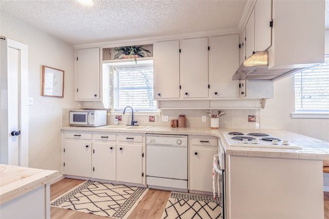 97 Regents Park, Bedford, TX 76022